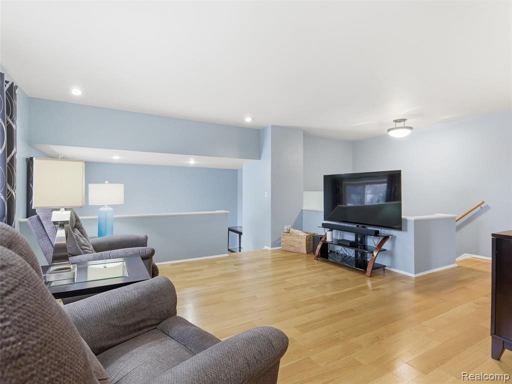 1595 Deerhurst Lane Rochester Hills, MI 48307 - Photo 7 of 40