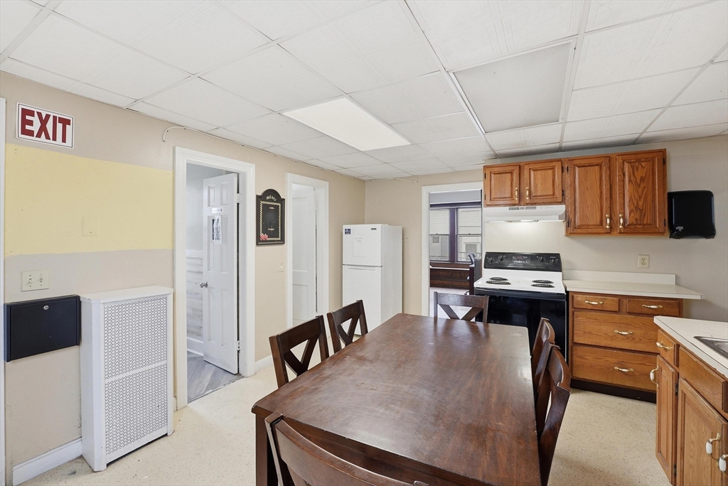 127 Orange Street Springfield, MA 01108 - Photo 13 of 37