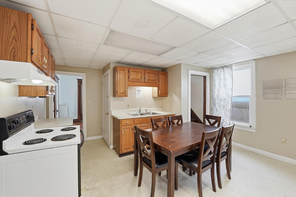 127 Orange Street Springfield, MA 01108 - Photo 14 of 37