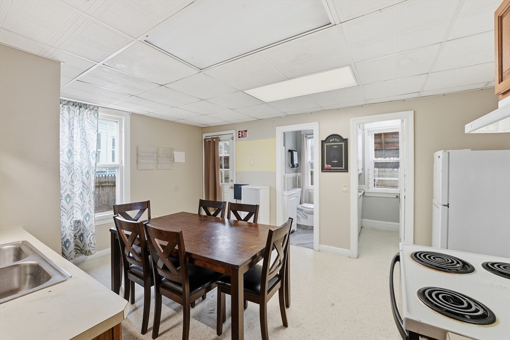127 Orange Street Springfield, MA 01108 - Photo 15 of 37