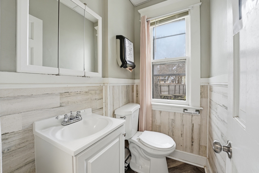 127 Orange Street Springfield, MA 01108 - Photo 16 of 37