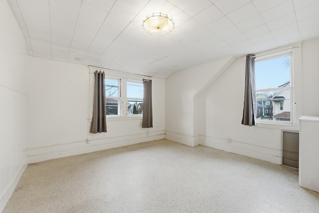 127 Orange Street Springfield, MA 01108 - Photo 23 of 37