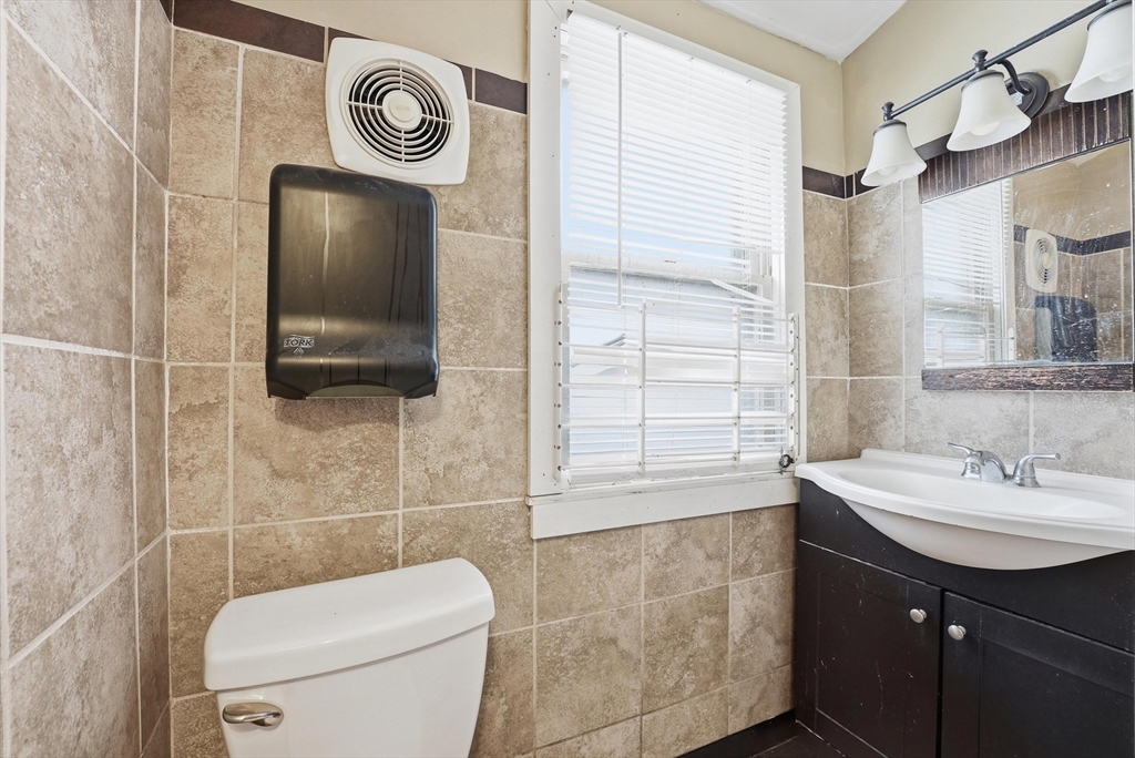 127 Orange Street Springfield, MA 01108 - Photo 31 of 37