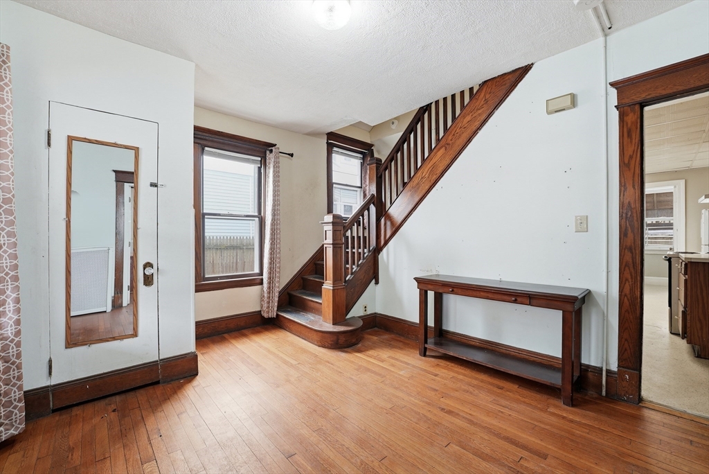 127 Orange Street Springfield, MA 01108 - Photo 6 of 37