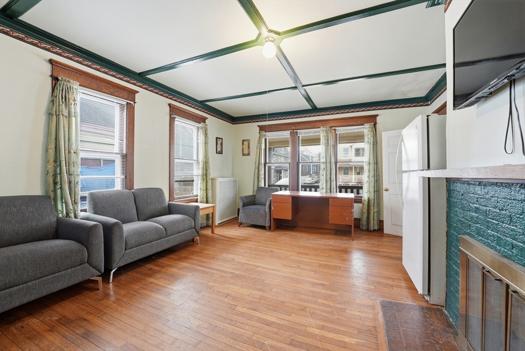 127 Orange Street Springfield, MA 01108 - Photo 10 of 37