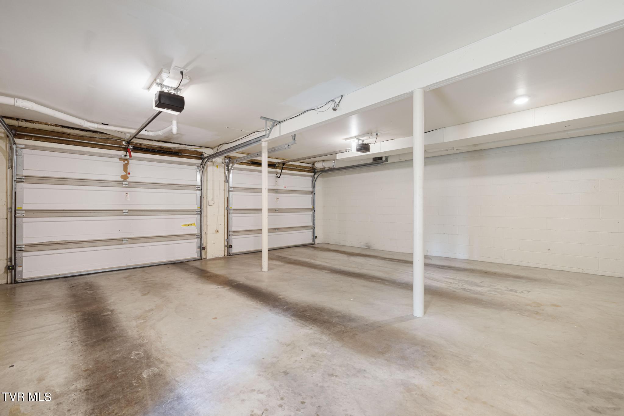 1006 Friar Tuck Road Johnson City, TN 37604 - Photo 45 of 57 Garage