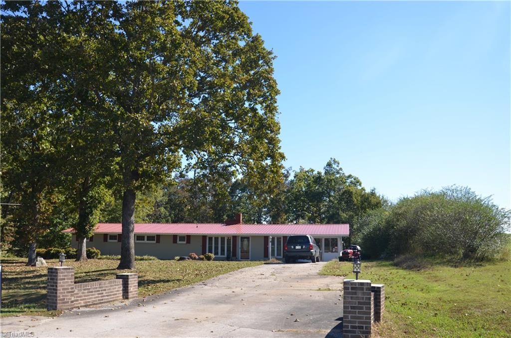 1631 Sexton Road Denton, NC 27239 - Photo 4 of 15 Beautiful Driveway, & Trees!