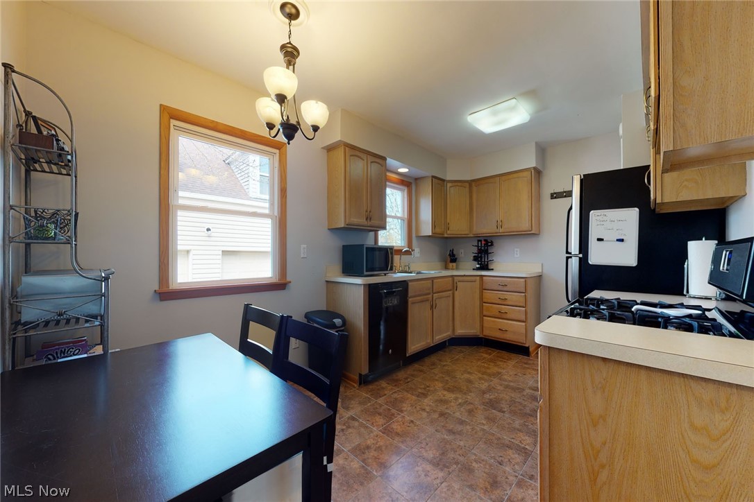 1628 Winchester Road Cleveland, OH 44124 - Photo 8 of 27