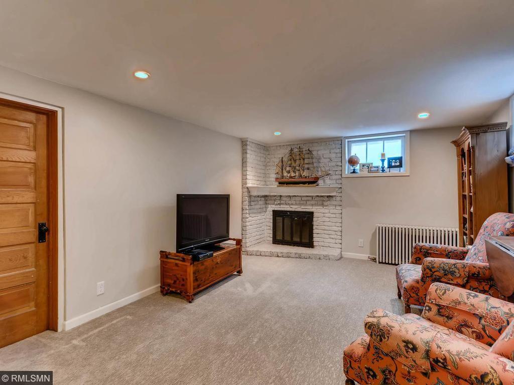 19035 Azure Road Deephaven, MN 55391 - Photo 19 of 24 Gallery Image 19