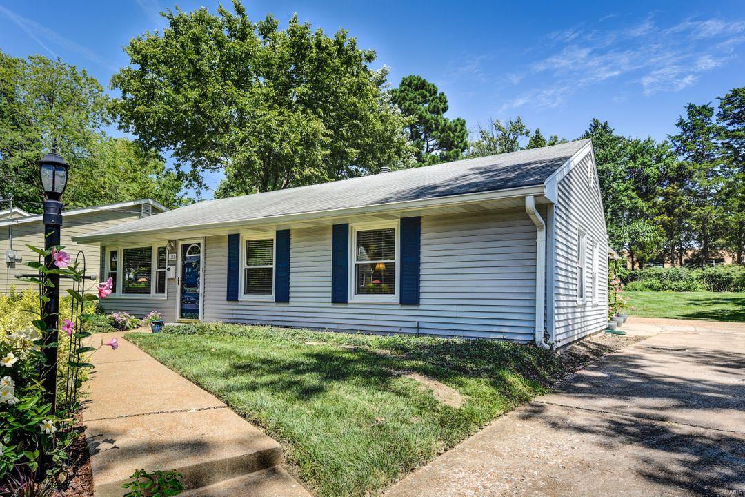 1128 Ruth Drive St. Louis, MO 63122 - Photo 2 of 19 Gallery Image 2