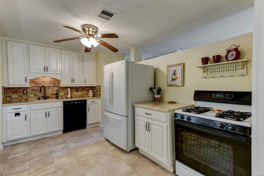1128 Ruth Drive St. Louis, MO 63122 - Photo 5 of 19 Gallery Image 5