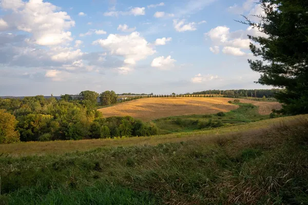 $1,350,000 | 32765 County Road 1, La Crescent, MN 55947