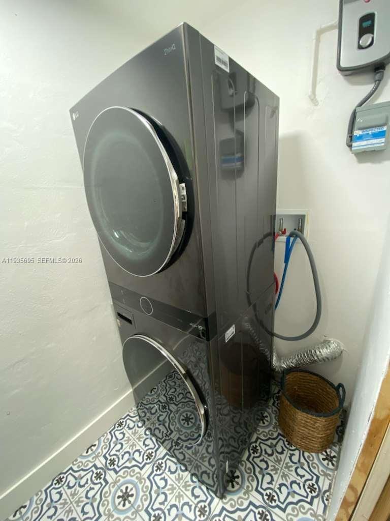 6829 Northwest 12th Street, Unit 6829 Plantation, FL 33313 - Photo 6 of 27 a bathroom with a granite countertop toilet and a sink