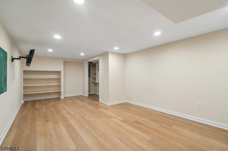 91 Ridge Drive Livingston, NJ 07039 - Photo 26 of 32 Gallery Image 26