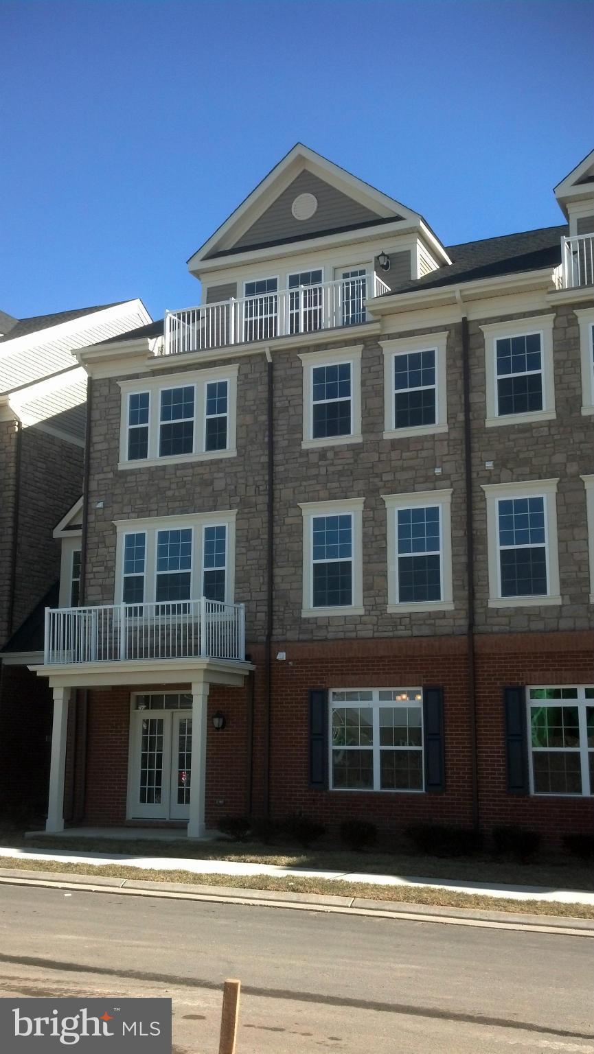 42573 Sunset Ridge Square Ashburn, VA 20148 - Photo 1 of 12 Exterior (Front)