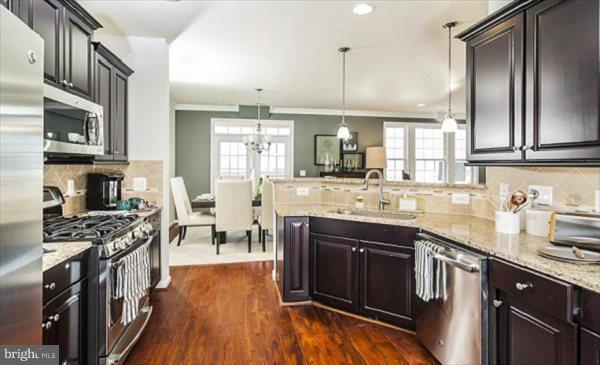 42573 Sunset Ridge Square Ashburn, VA 20148 - Photo 3 of 12 Kitchen