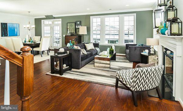 42573 Sunset Ridge Square Ashburn, VA 20148 - Photo 5 of 12 Living Room