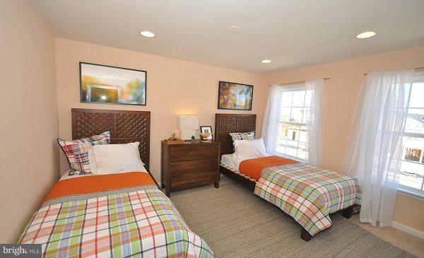 42573 Sunset Ridge Square Ashburn, VA 20148 - Photo 10 of 12 Bedroom