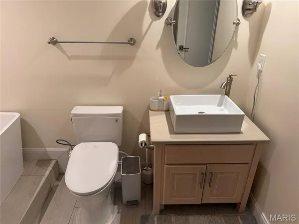 $3,600 | 4501 Lindell Boulevard, Unit 4B, St. Louis, MO 63108