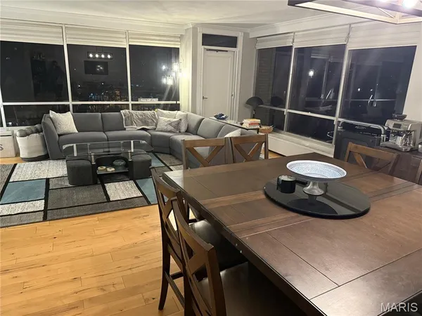 $3,600 | 4501 Lindell Boulevard, Unit 4B, St. Louis, MO 63108