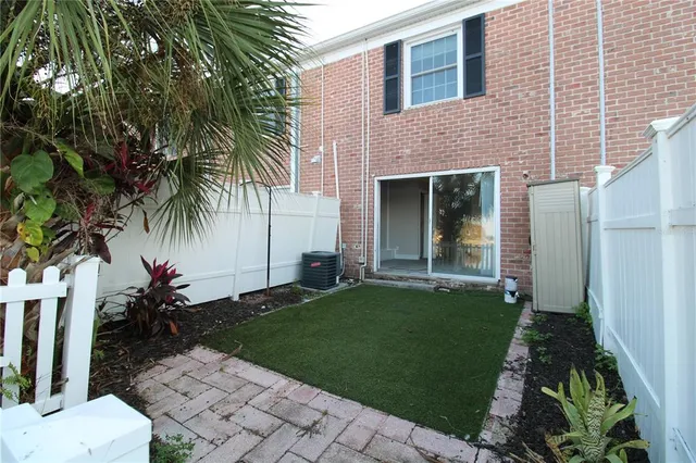 a view of outdoor space yard and porch