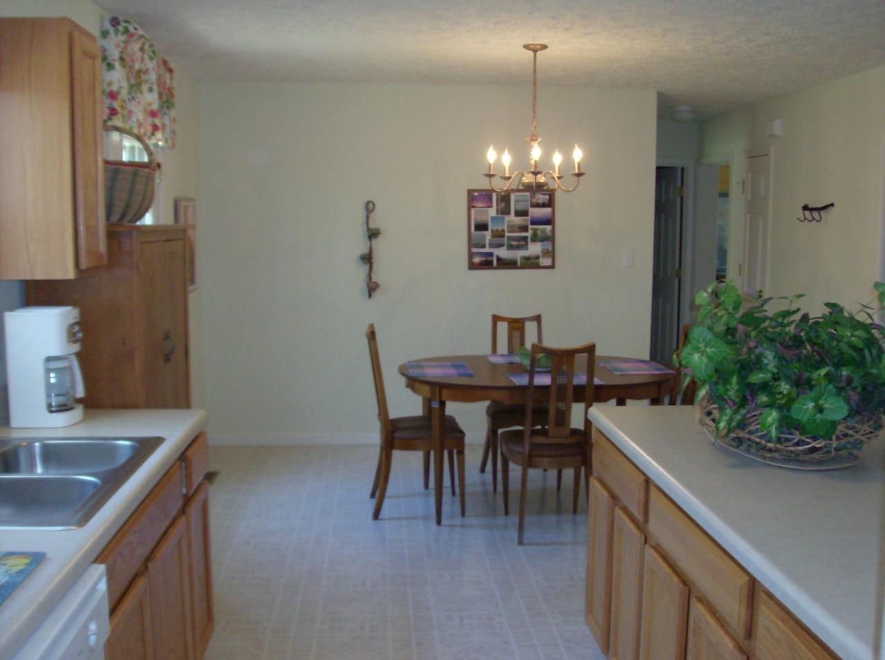 270 Rolling Road Moneta, VA 24121 - Photo 3 of 11 Dining Area