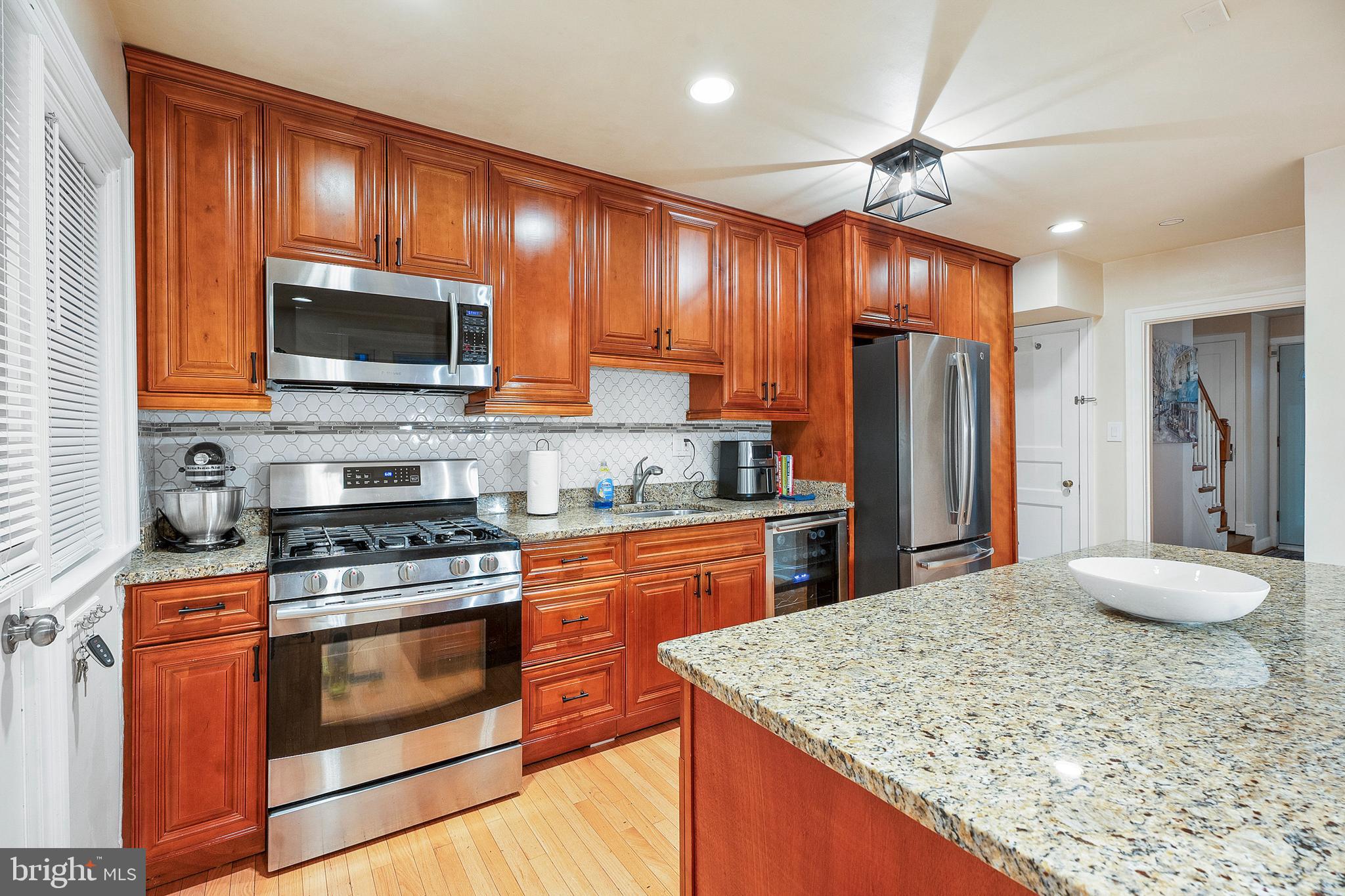 407 Croydon Road Baltimore, MD 21212 - Photo 8 of 23 Island in your kitchen with granite counter tops!
