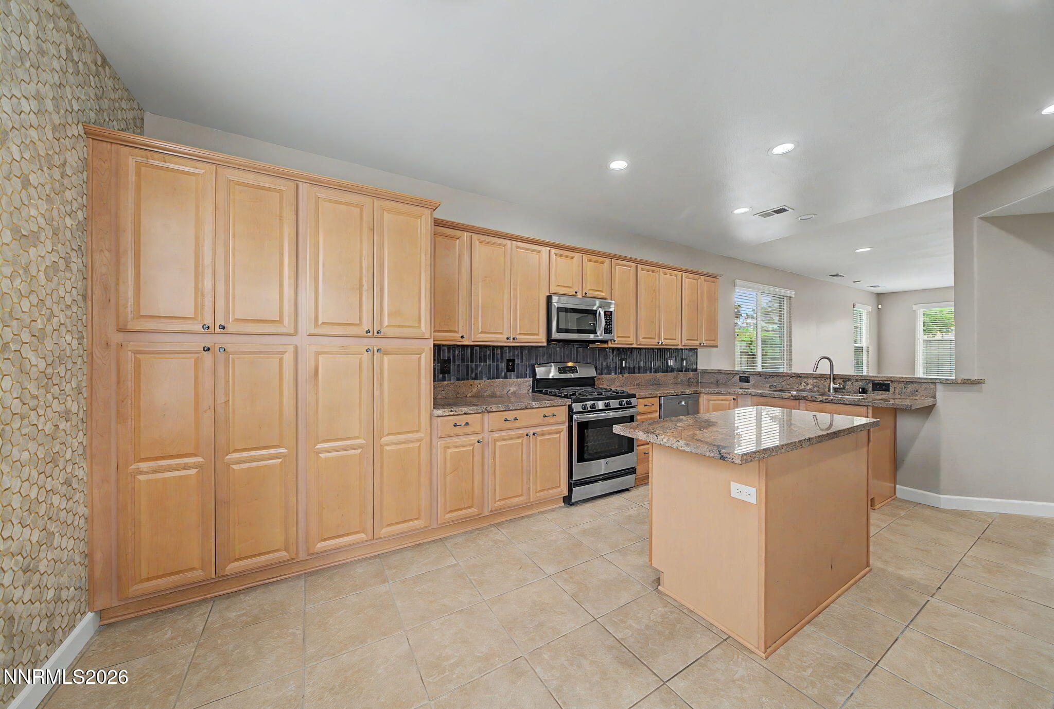 10490 Chadwell Drive Reno, NV 89521 - Photo 11 of 44 11-Kitchen