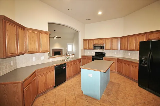 $2,395 | 314 Cascade Drive, Red Oak, TX 75154