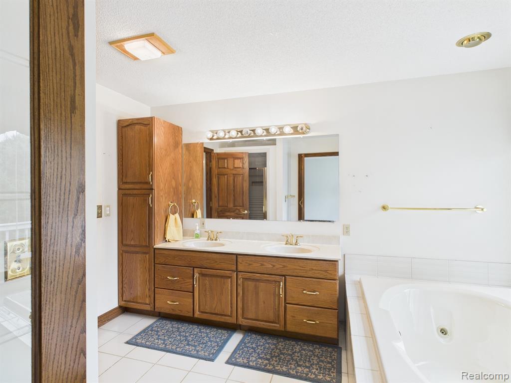 2843 North Branch Road North Branch, MI 48461 - Photo 15 of 58 Gallery Image 15