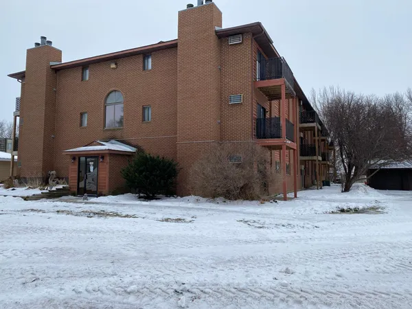 $1,050 | 901 Country Club Drive, Unit 302, Marshall, MN 56258