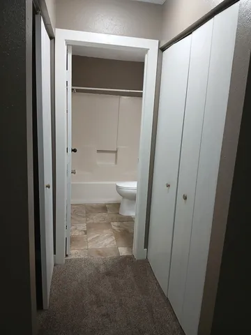 $1,050 | 901 Country Club Drive, Unit 302, Marshall, MN 56258