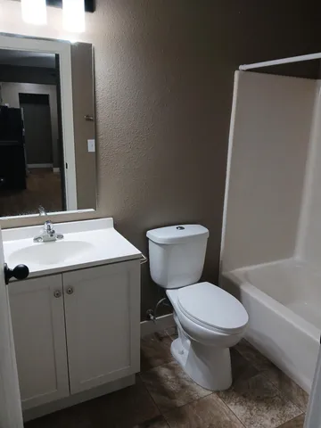 $1,050 | 901 Country Club Drive, Unit 302, Marshall, MN 56258