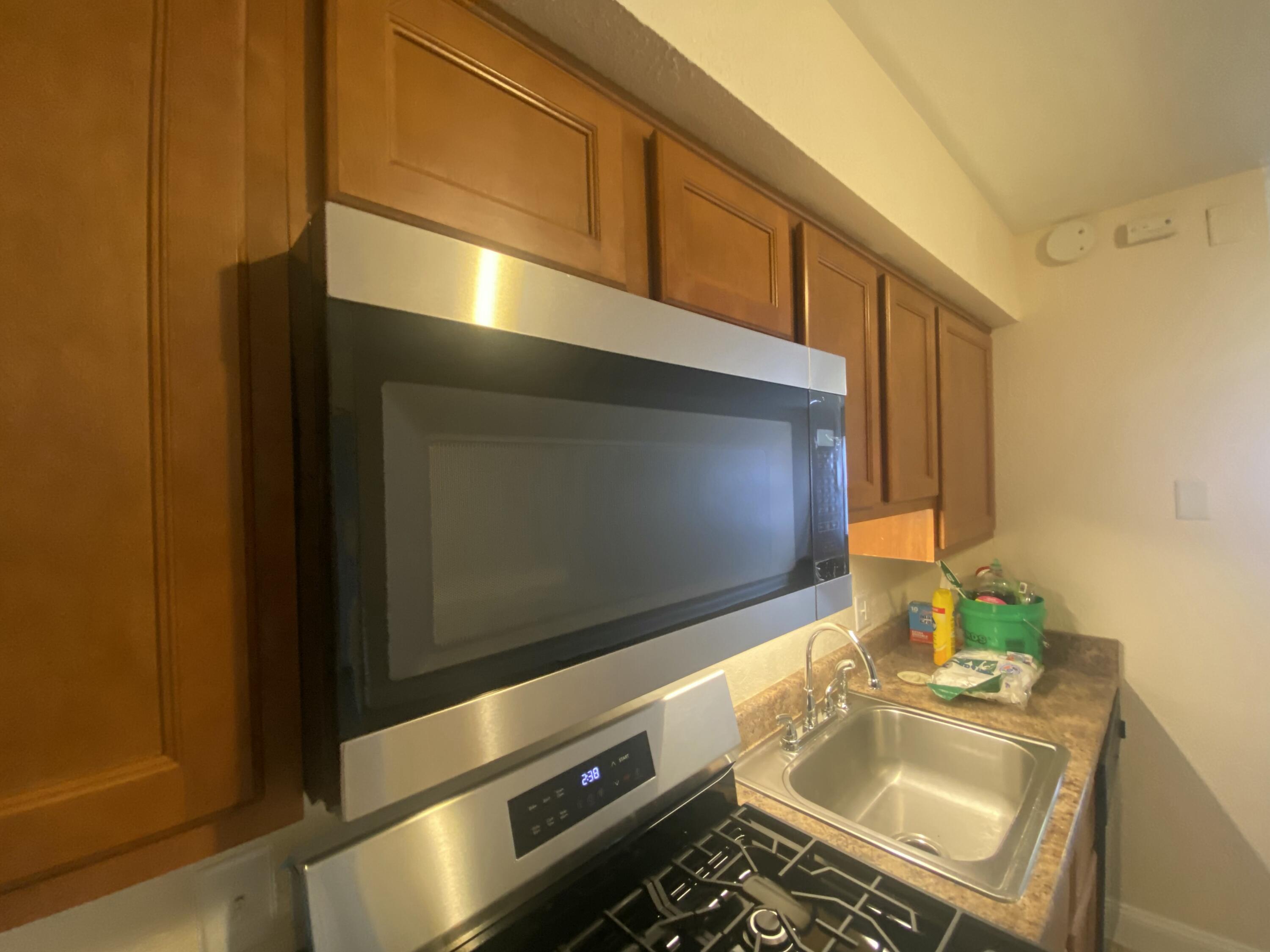 4207 46th Street, Unit 4209 Kenosha, WI 53144 - Photo 6 of 14 Kitchen