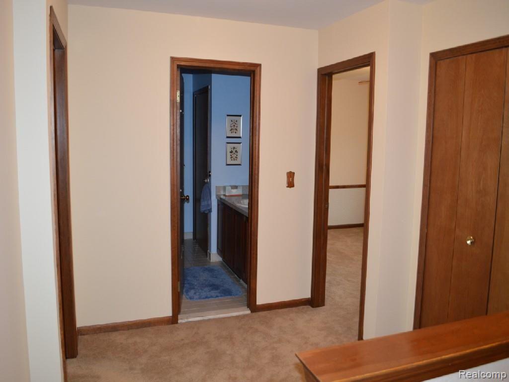 3085 Landview Drive Rochester, MI 48306 - Photo 22 of 27 Upstairs Hallway