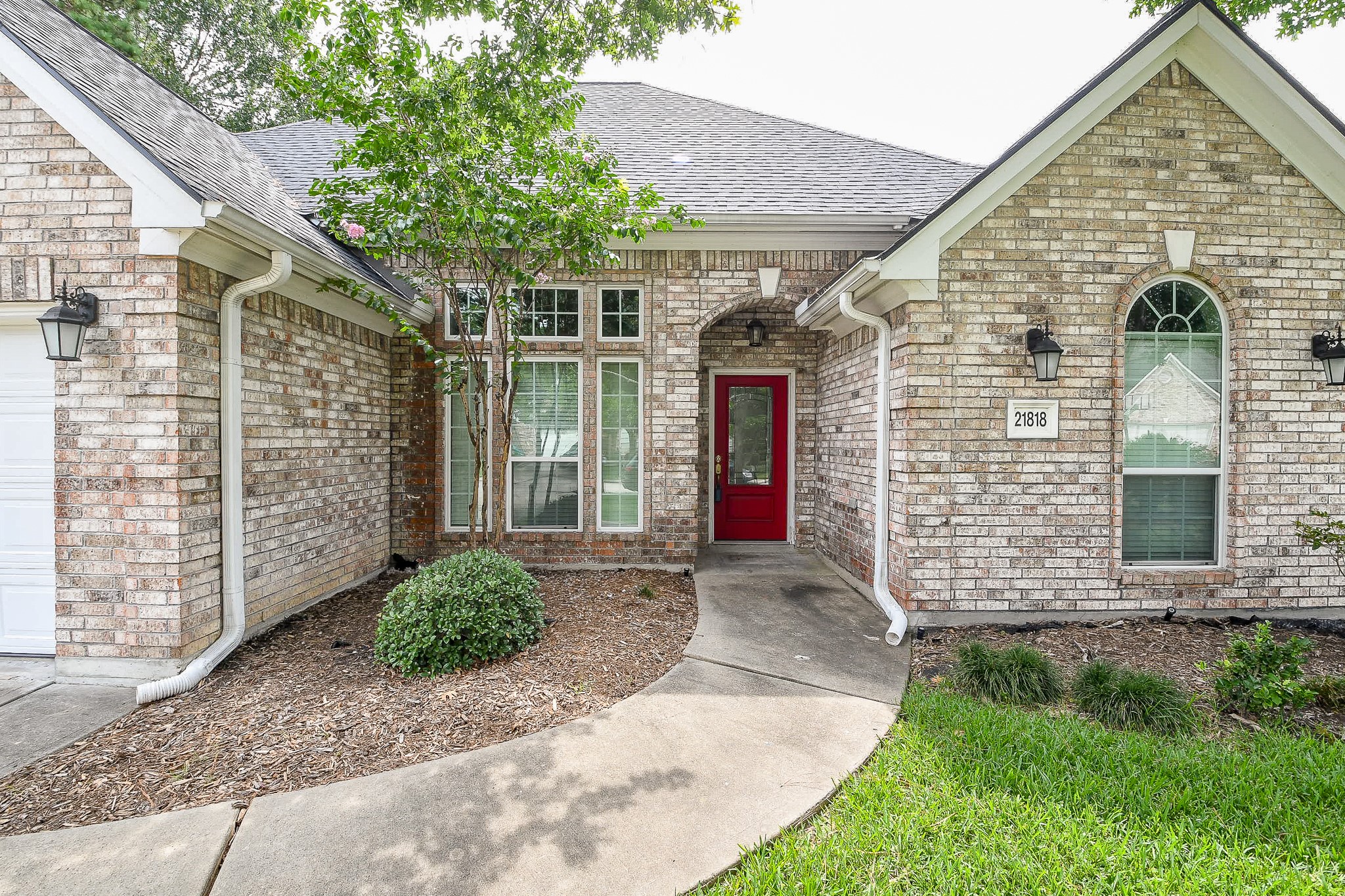 21818 Windsor Castle Drive Spring, TX 77388 - Photo 2 of 32