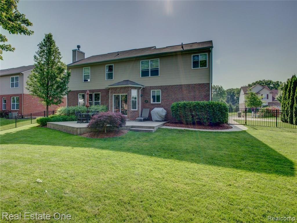3428 Talbert Circle Rochester Hills, MI 48307 - Photo 4 of 47