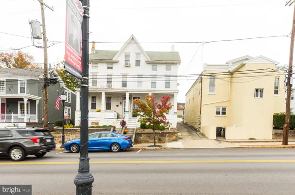 $2,400 | 431 Main Street, Royersford, PA 19468