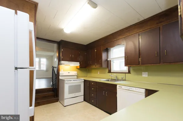 $2,400 | 431 Main Street, Royersford, PA 19468