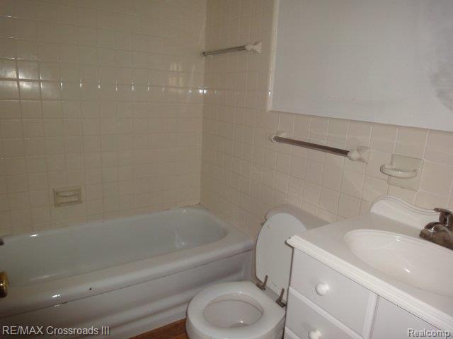 1396 Rambling Road Ypsilanti, MI 48198 - Photo 5 of 10 BATH.jpg