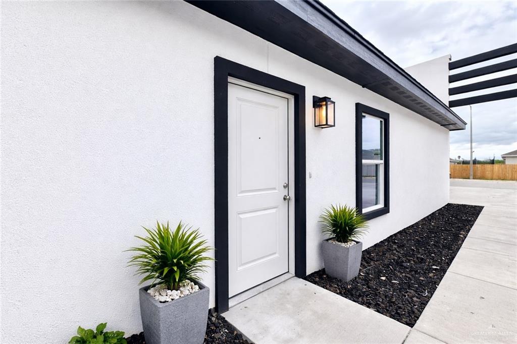 196 Farrell Road, Unit 3 OR 4 Weslaco, TX 78596 - Photo 7 of 11 Enhanced and virtually staged.