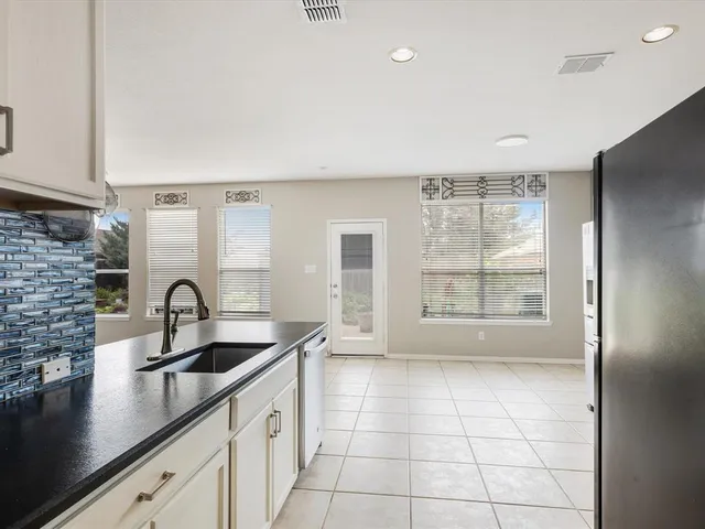 $330,000 | 2009 Cooper Ridge Lane, Heartland, TX 75126