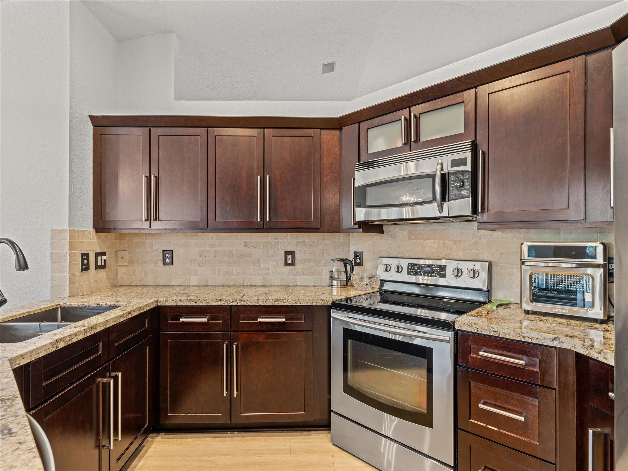 833 Heron Road Weston, FL 33326 - Photo 11 of 31 Photo 11