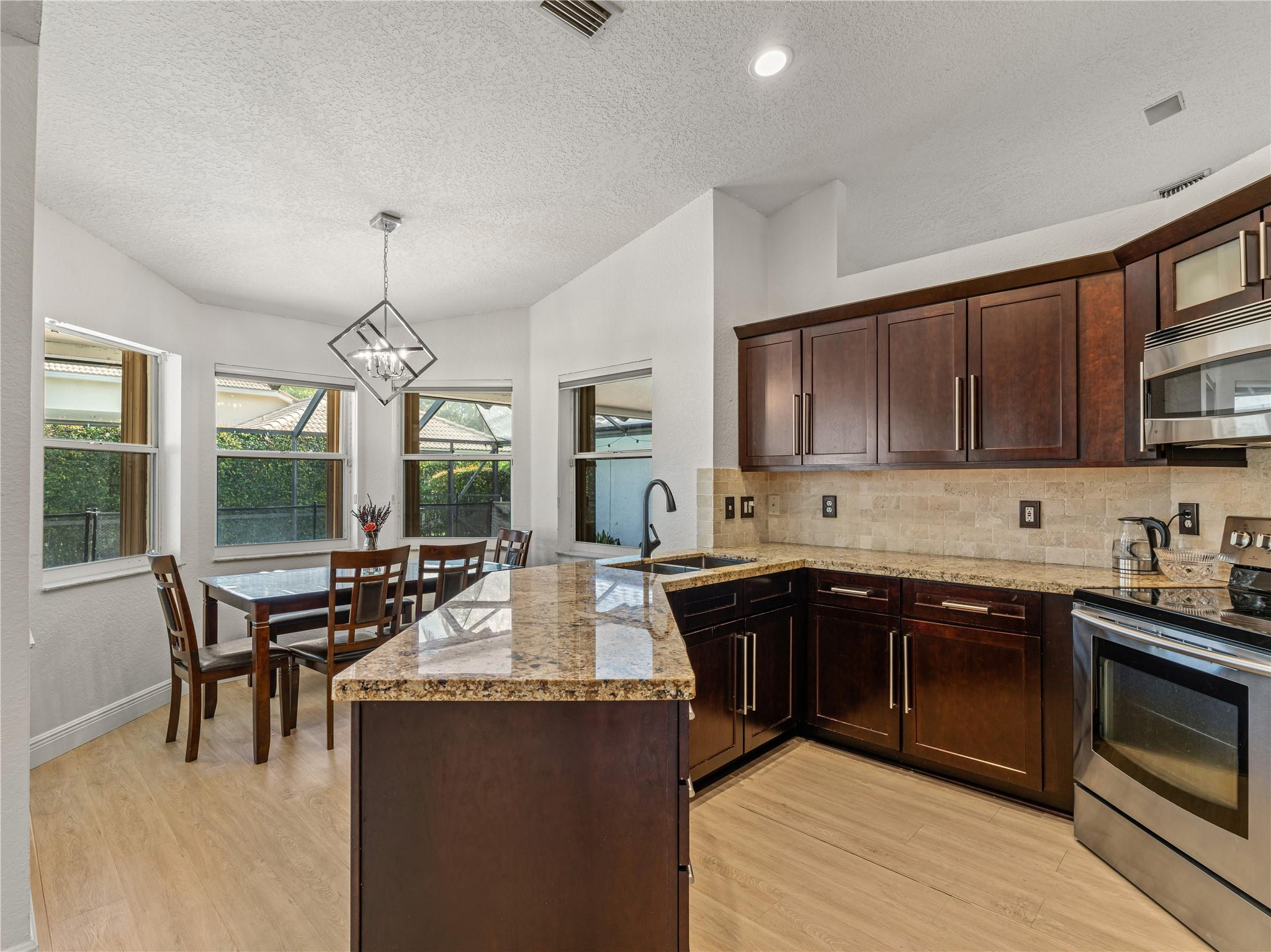 833 Heron Road Weston, FL 33326 - Photo 12 of 31 Photo 12