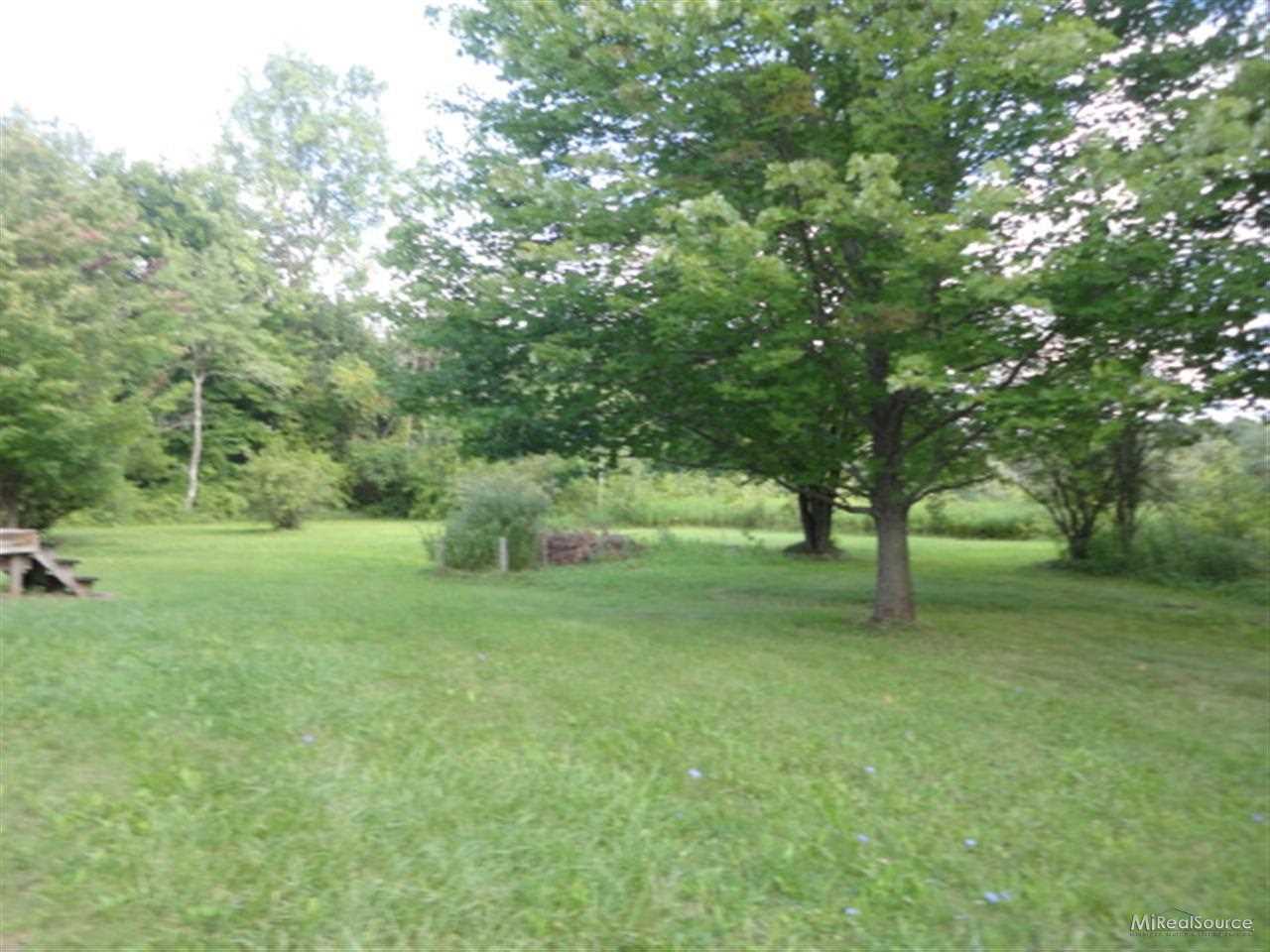 9880 Bryce Road Avoca, MI 48006 - Photo 5 of 20 31161319-4.JPG