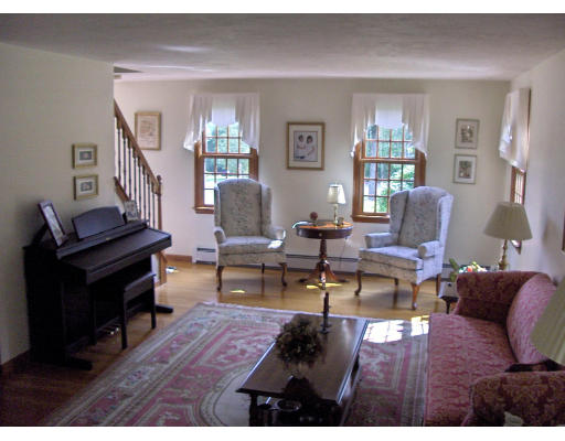 33 Stoneybrook Road Charlton, MA 01507 - Photo 3 of 8 Gallery Image 3