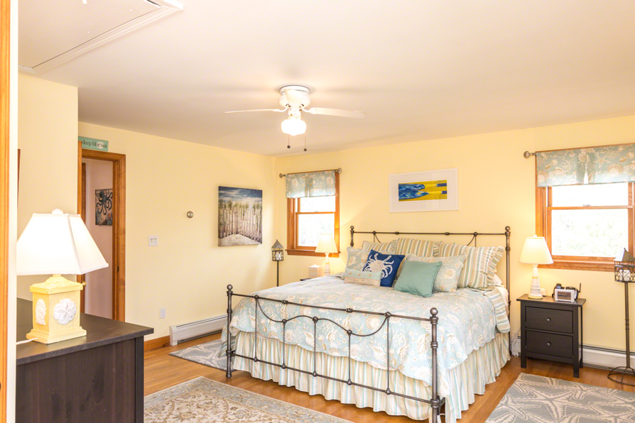 10 Duarte Circle Edgartown, MA 02539 - Photo 18 of 25 Large Master Bedroom - Second Floor