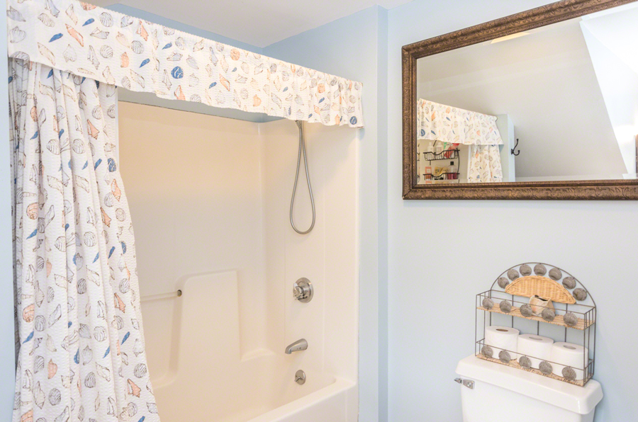 10 Duarte Circle Edgartown, MA 02539 - Photo 25 of 25 Bathroom #2 with Tub / Shower - First Floor