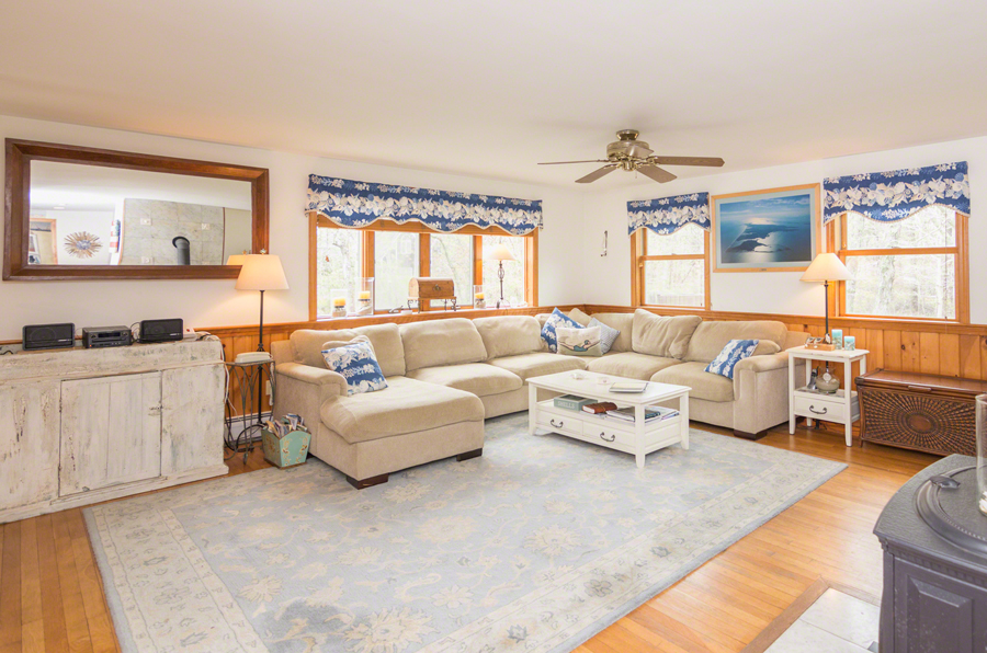 10 Duarte Circle Edgartown, MA 02539 - Photo 4 of 25 Spacious, Light and Airy Living Room