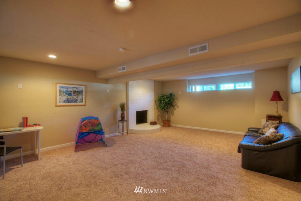 14228 145th Place Southeast Renton, WA 98059 - Photo 12 of 15 Gallery Image 12